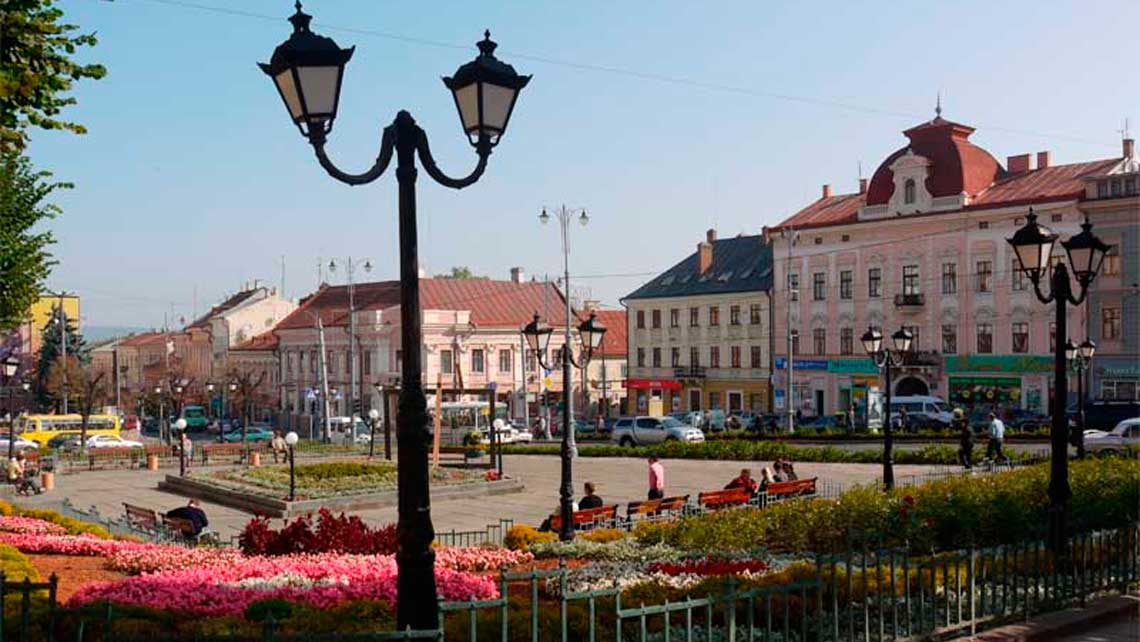 chernivtsi-tsentralna-ploshcha