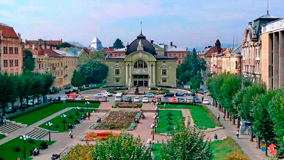 chernivtsi-teatralna-ploscha