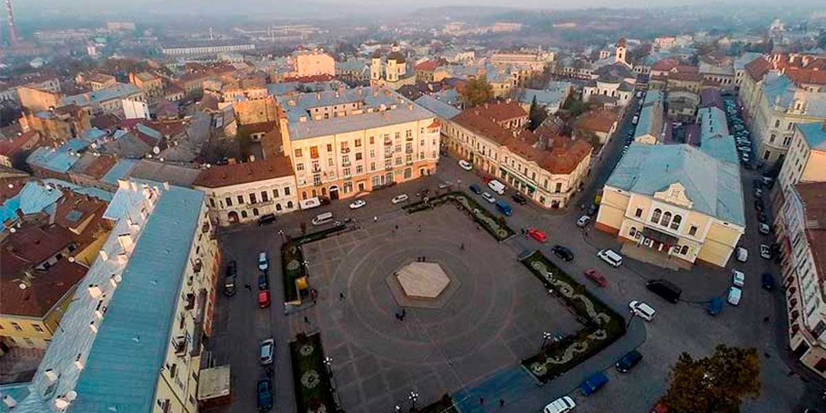 chernivtsi-ploshcha-filarmonii
