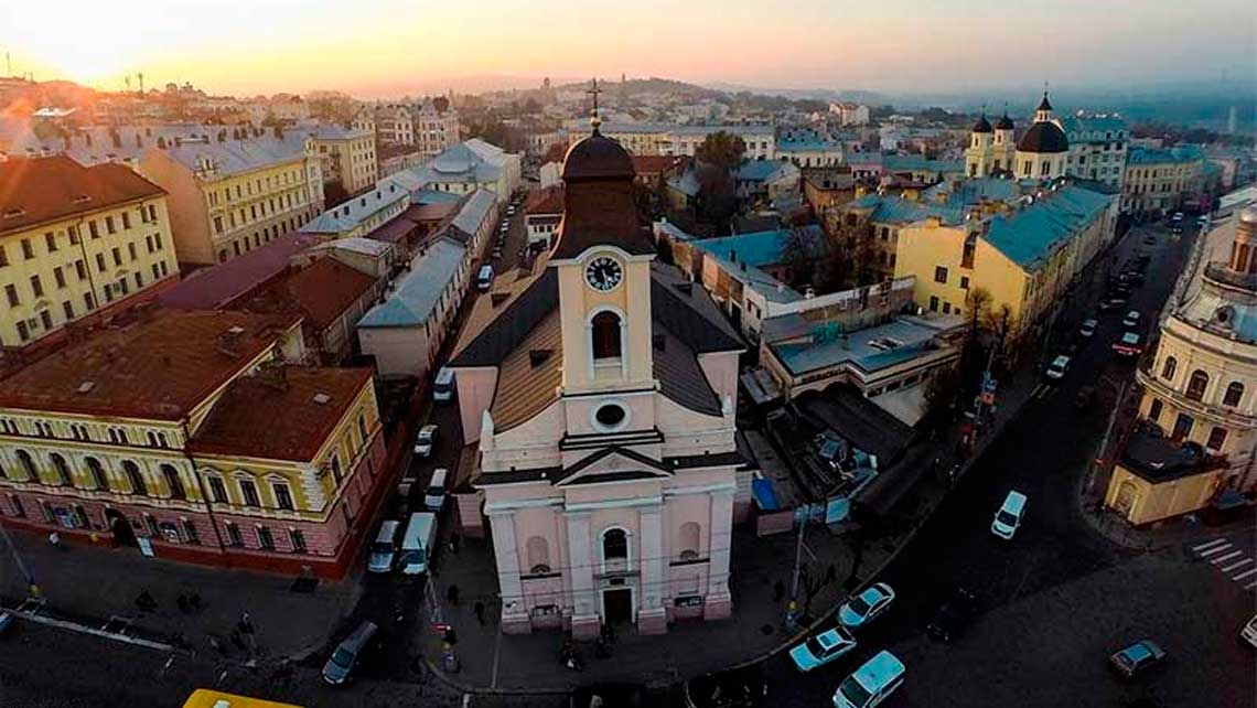 chernivtsi-ploshcha-sviatoho-khresta