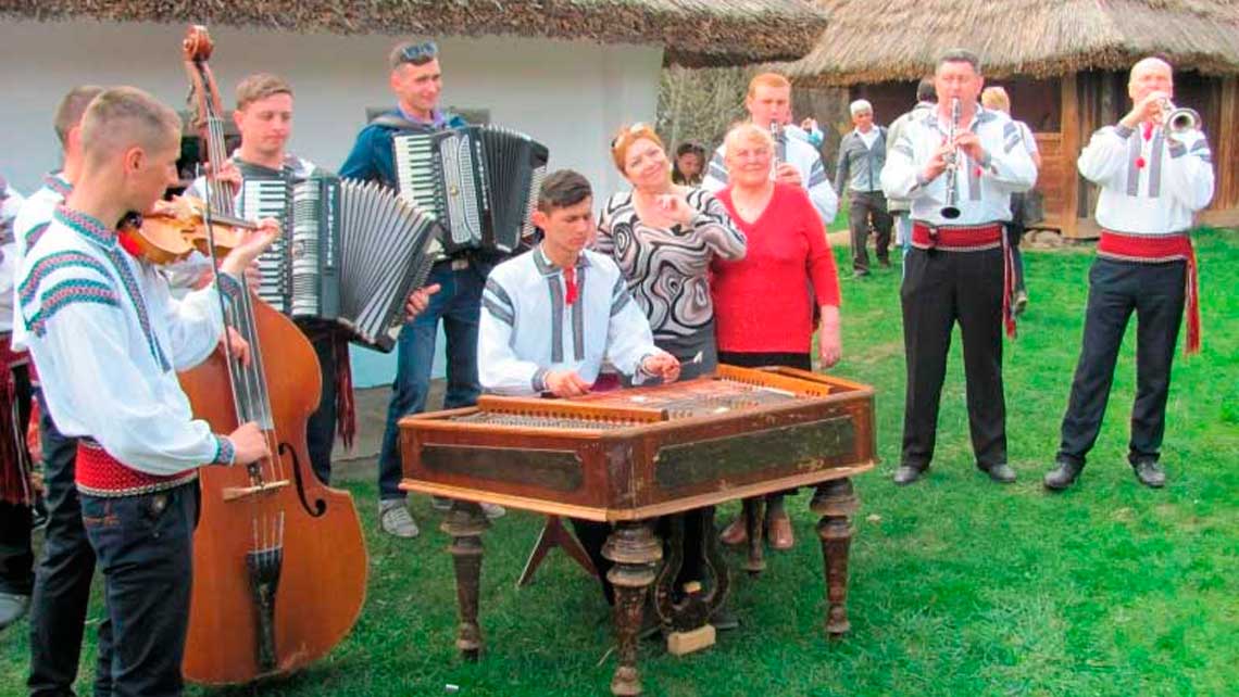 chernivtsi-festival-velykodnikh-zabav-2015