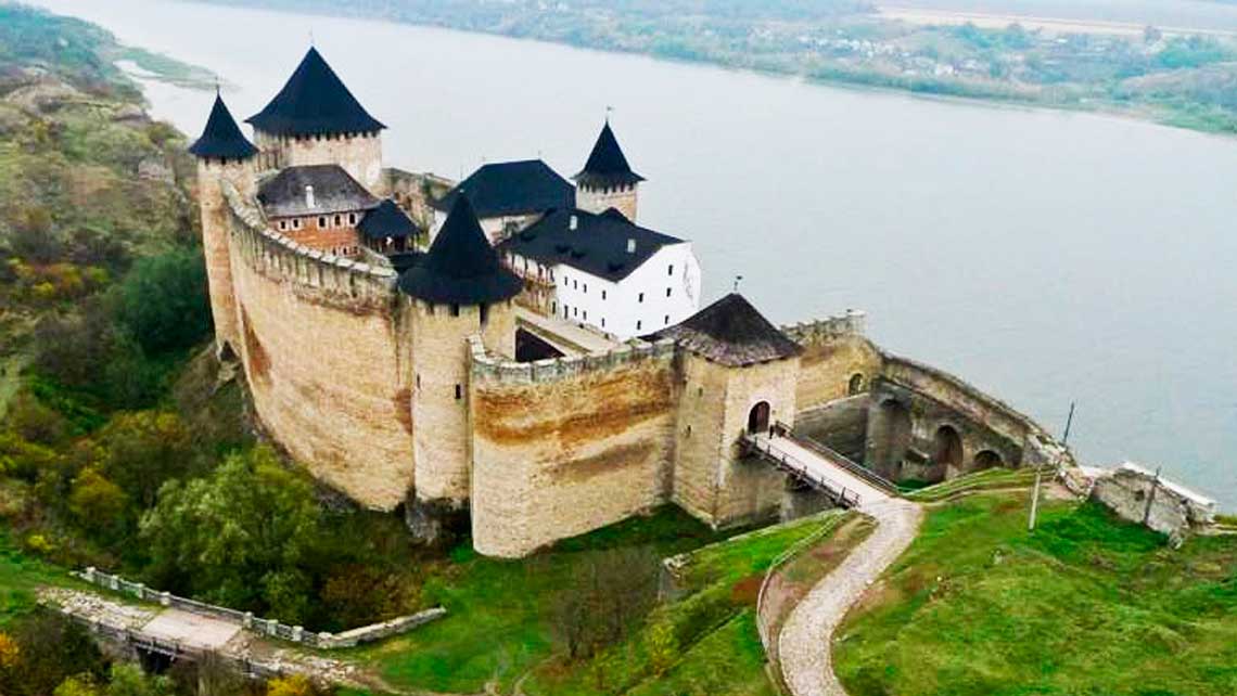 bukovyna-serednovichnyi-khotyn-2013