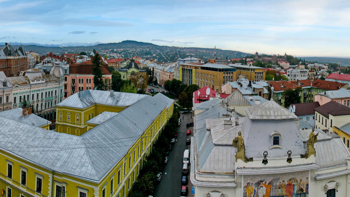 pohliad-na-chernivtsi-z-ratushi