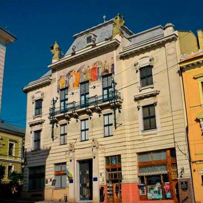 chernivtsi-tsentralna-ploshcha