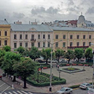 chernivtsi-tsentralna-ploshcha