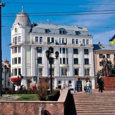 chernivtsi-tsentralna-ploshcha