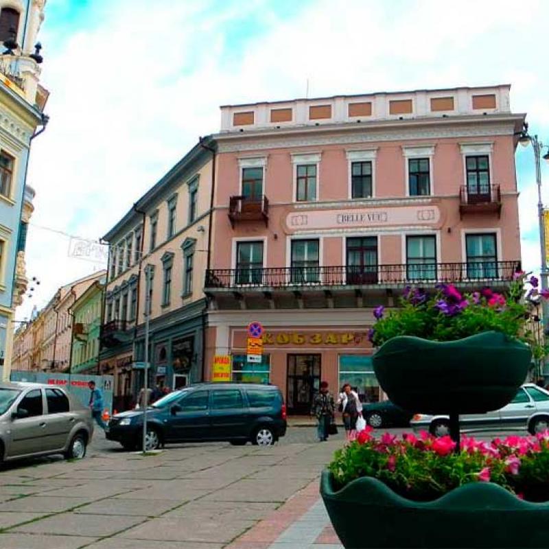 chernivtsi-tsentralna-ploshcha