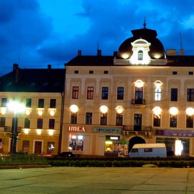 chernivtsi-tsentralna-ploshcha