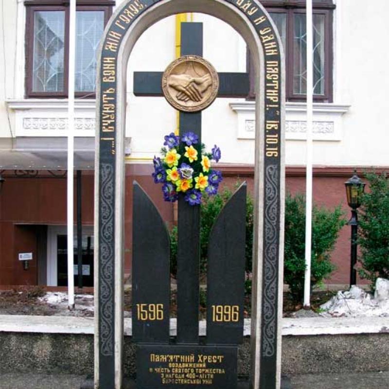 chernivtsi-pamiatnyky-chernivtsiv
