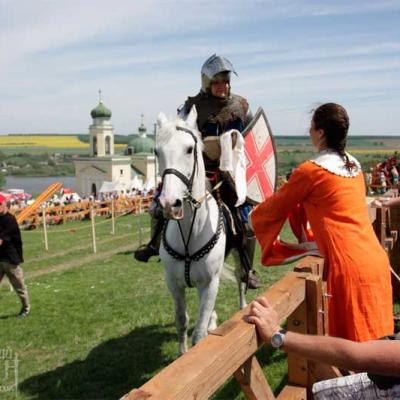 serednovichnyi-khotyn-2013