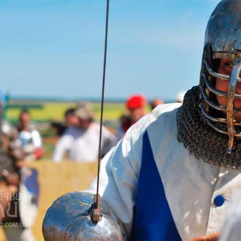 serednovichnyi-khotyn-2013