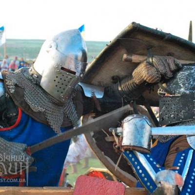 serednovichnyi-khotyn-2013