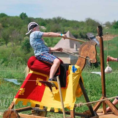 serednovichnyi-khotyn-2013