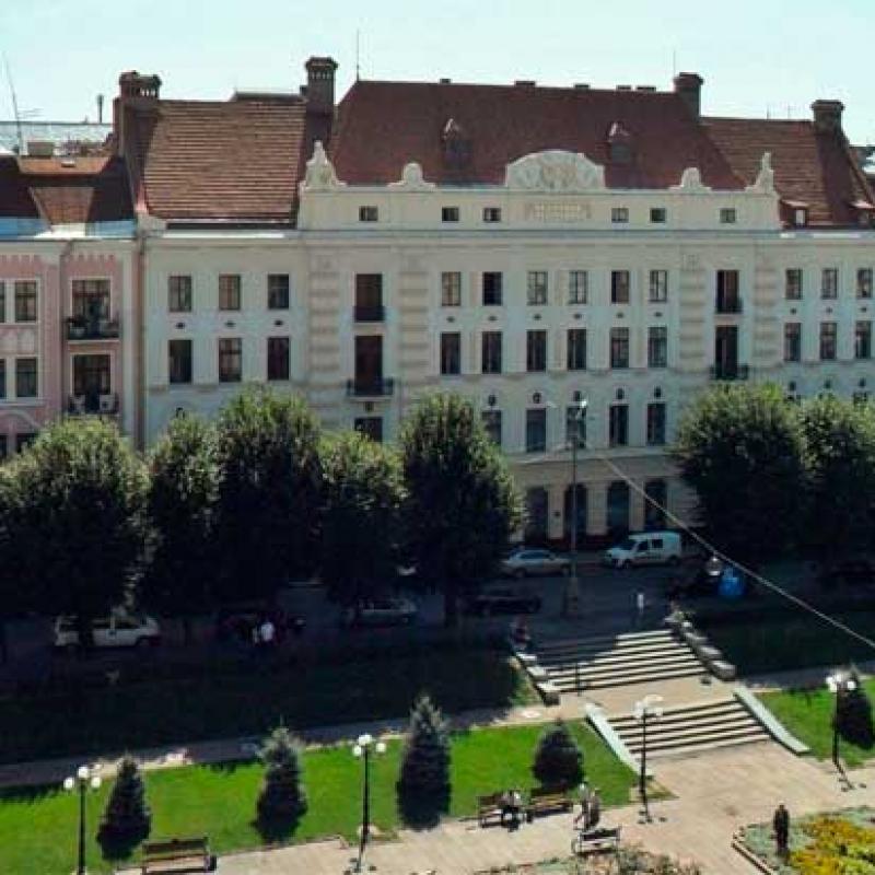 chernivtsi-pohliad-zverkhu
