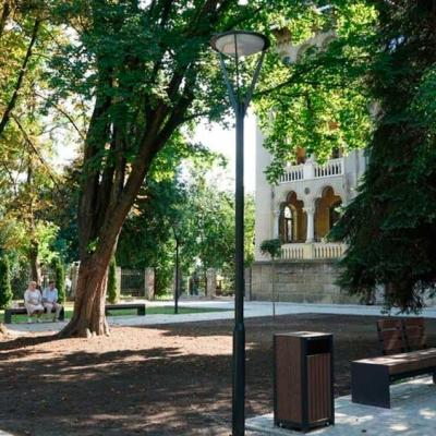skver-navproti-universitetu