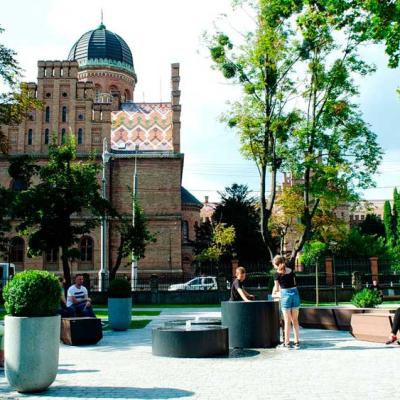 skver-navproti-universitetu