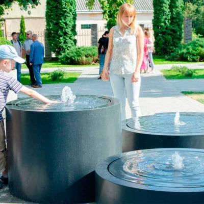 skver-navproti-universitetu