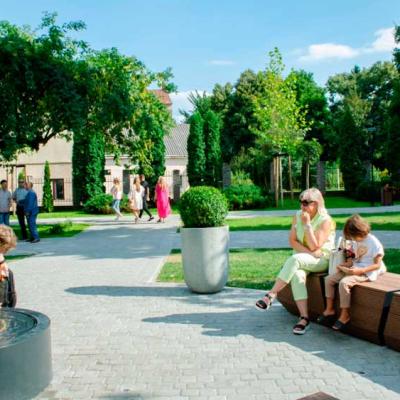 skver-navproti-universitetu