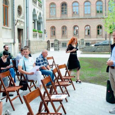 skver-navproti-universitetu