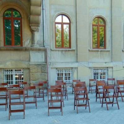 skver-navproti-universitetu