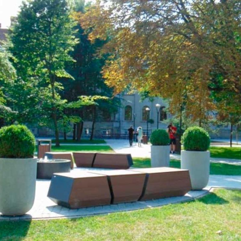 skver-navproti-universitetu