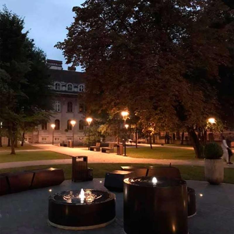 skver-navproti-universitetu