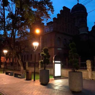 skver-navproti-universitetu