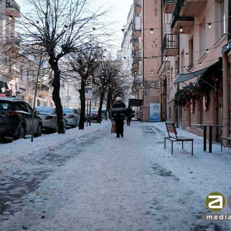 chernivtsi-pid-snihovoiu-kovdroiu
