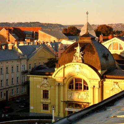 chernivtsi-teatralna-ploshcha