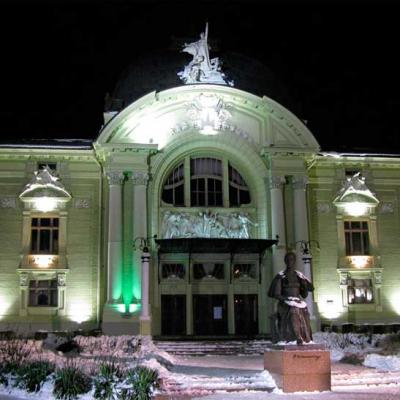 chernivtsi-teatralna-ploshcha