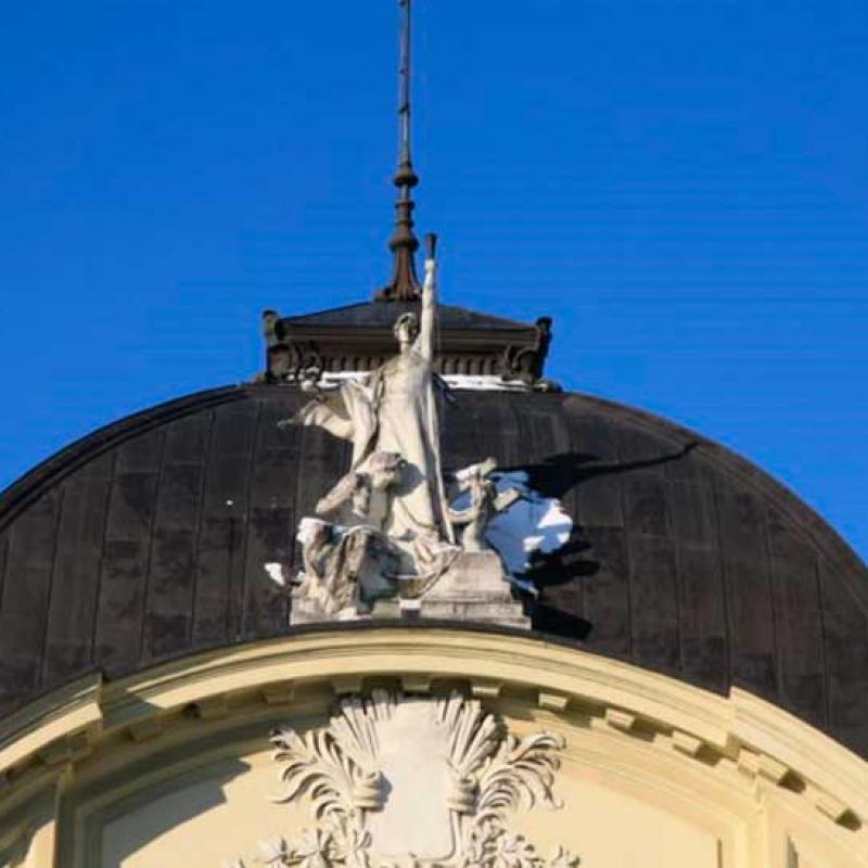 chernivtsi-teatralna-ploshcha