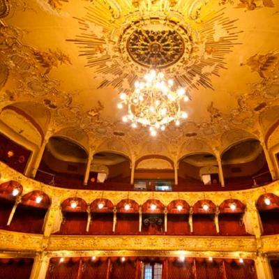 chernivtsi-teatralna-ploshcha