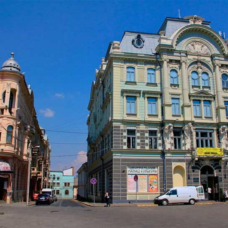 chernivtsi-teatralna-ploshcha