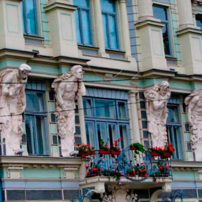 chernivtsi-teatralna-ploshcha