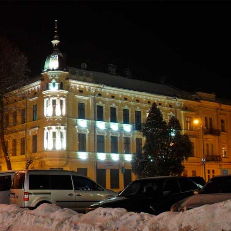 chernivtsi-teatralna-ploshcha