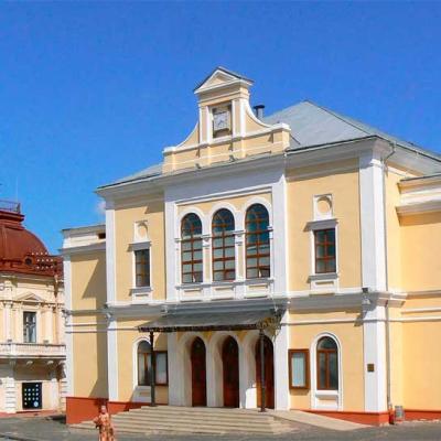 chernivtsi-ploshcha-filarmonii