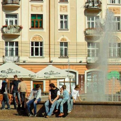 chernivtsi-ploshcha-filarmonii