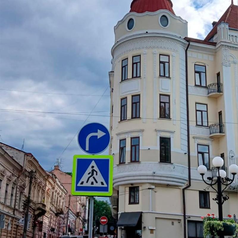 chernivtsi-ploshcha-filarmonii