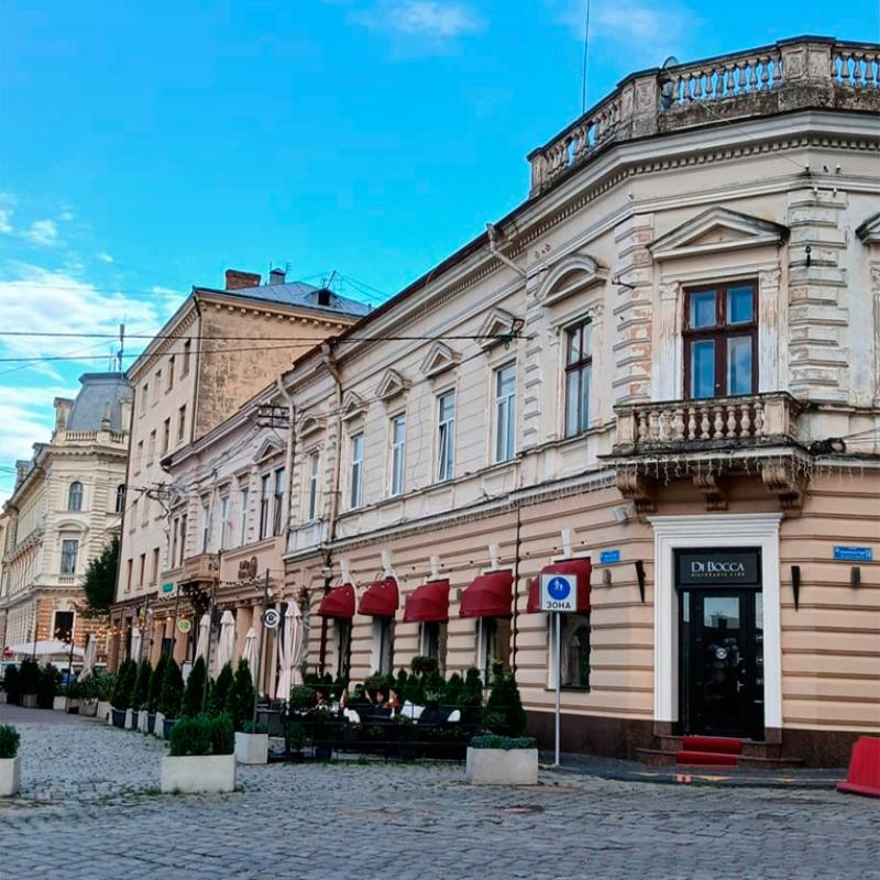 chernivtsi-ploshcha-filarmonii
