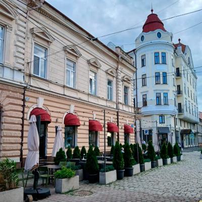 chernivtsi-ploshcha-filarmonii