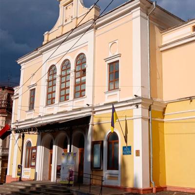 chernivtsi-ploshcha-filarmonii