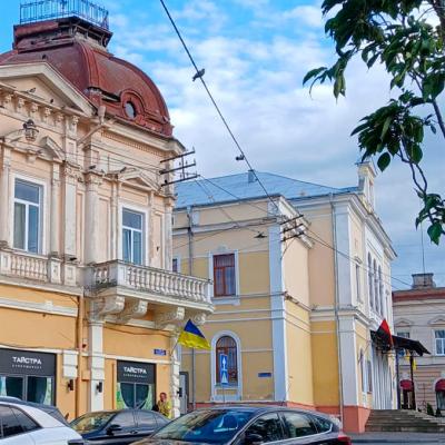 chernivtsi-ploshcha-filarmonii
