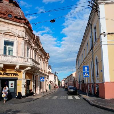 chernivtsi-ploshcha-filarmonii