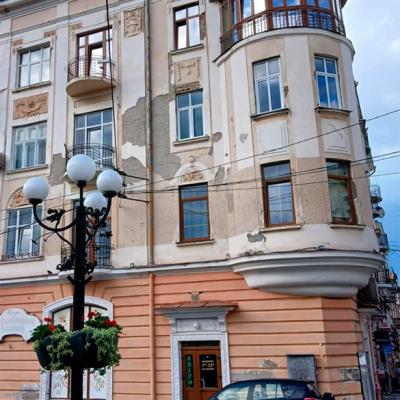 chernivtsi-ploshcha-filarmonii