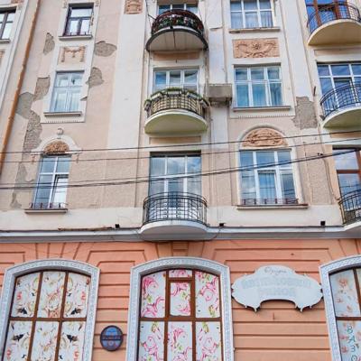 chernivtsi-ploshcha-filarmonii