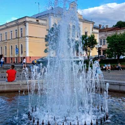 chernivtsi-ploshcha-filarmonii