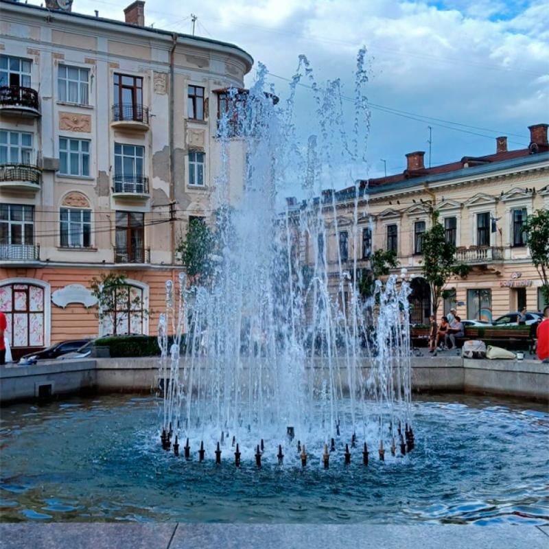 chernivtsi-ploshcha-filarmonii