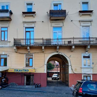 chernivtsi-ploshcha-filarmonii