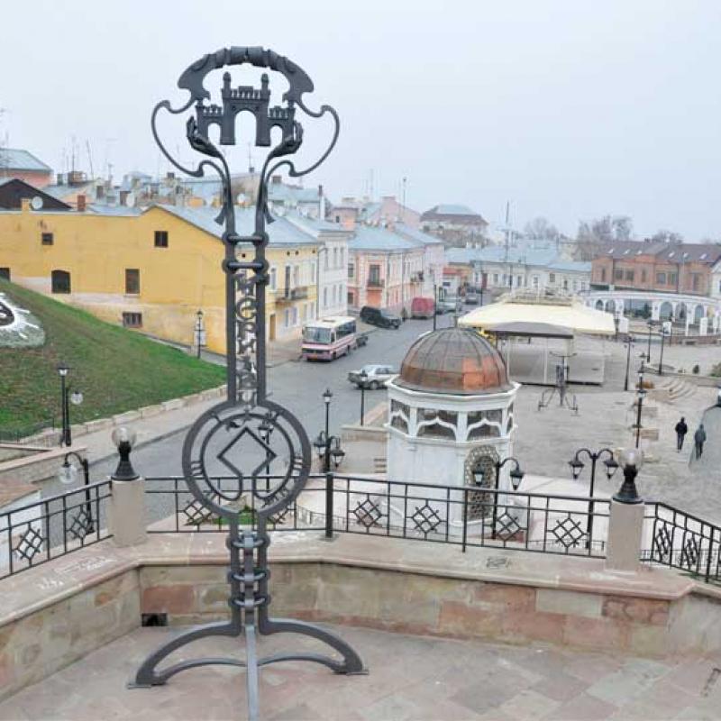 chernivtsi-ploshcha-filarmonii