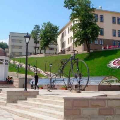 chernivtsi-ploshcha-filarmonii